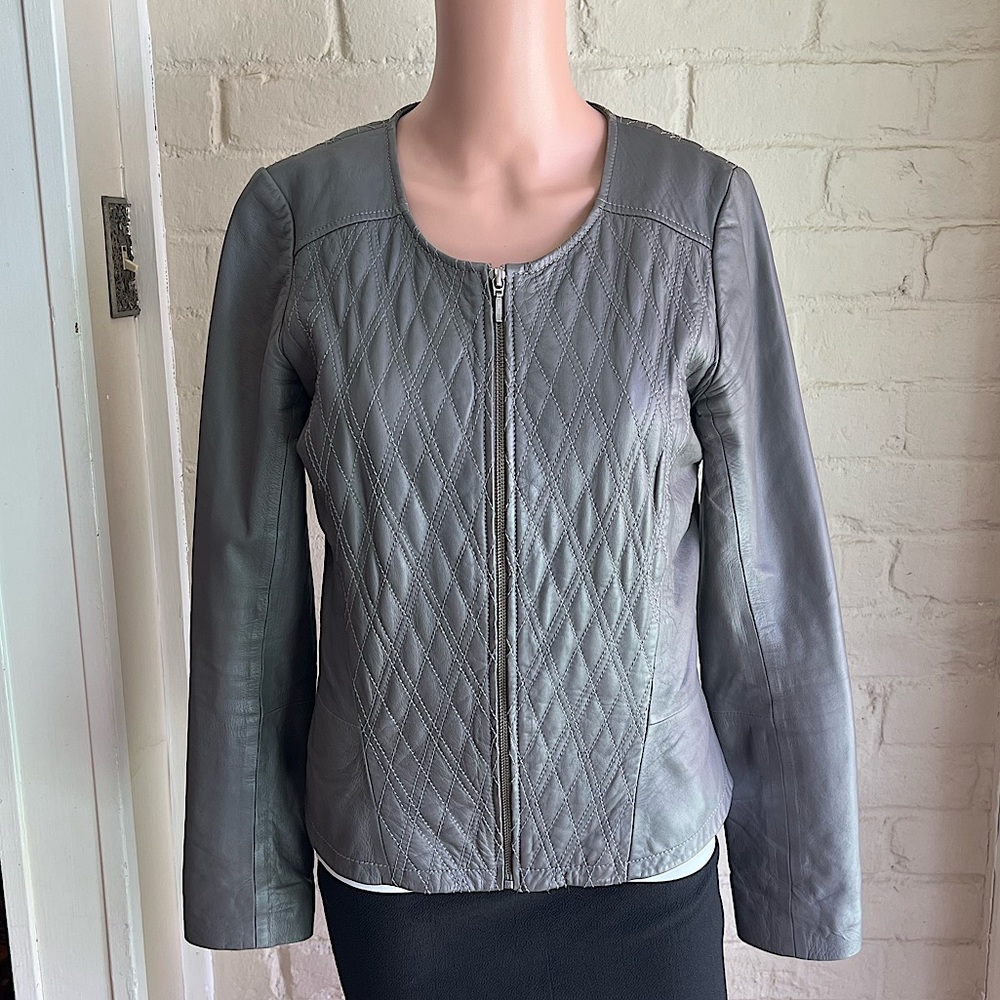 Hinge size small 100% leather gray quilted leather jacket boho